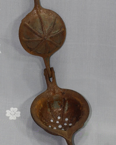 The bowl and top of a PAT. NOV.24.85 steel juicer 