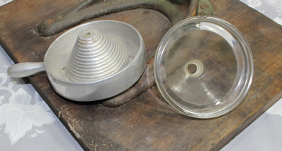 The aluminium insert and the "Lemon Machine Funnel"
