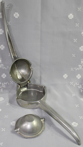 Open large aluminium Ebaloy  hinged 2 piece juicer