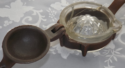 Showing glass insert King cast iron juicer