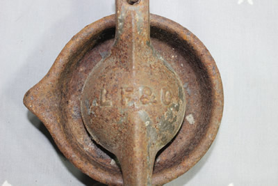 Iron squeezer with feet