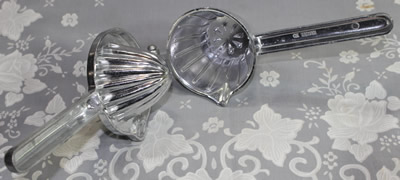 An open Taiwan aluminium hinged hand held squeezer juicer
