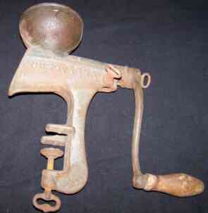 Hand operated juicer