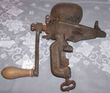 Hand operated juicer