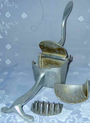 Showing the parts of an aluminium 3 piece squeezer juicer with pouring spout