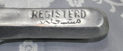'REGISTERD' and script on a cast aluminium squeezer juicer