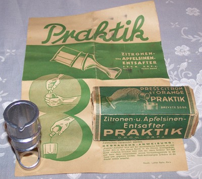 Box and intructions with Praktik screw in juicer