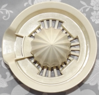 Beige Gemco juicer top view