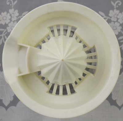 White plastic on glass Gemco juicer top