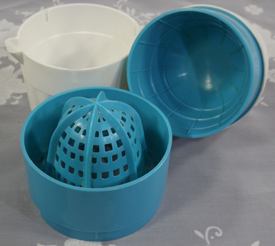 3 parts of White and blue 3 piece plastic juicer