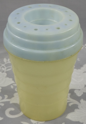 Cream and blue Ferolux Gyro Mixer plastic juicer without cover