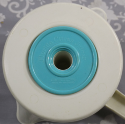 Showing the blue rotating base on a white Florida citrus juicer 