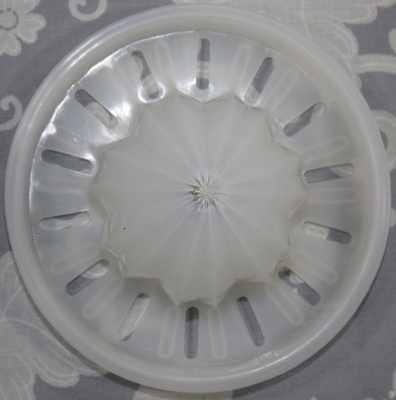 Reamer on clear and white plastic 2 piece juicer 