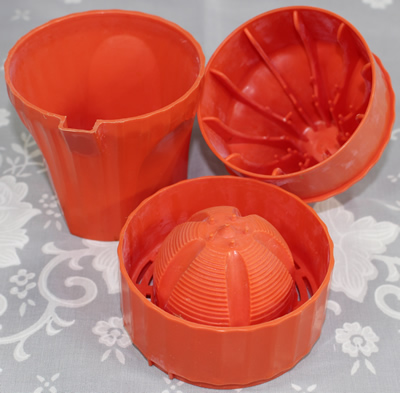 3 pieces of Red plastic squeezer juicer
