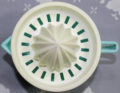 Top view showing the reamer for a pale blue and white plastic 804 juicer