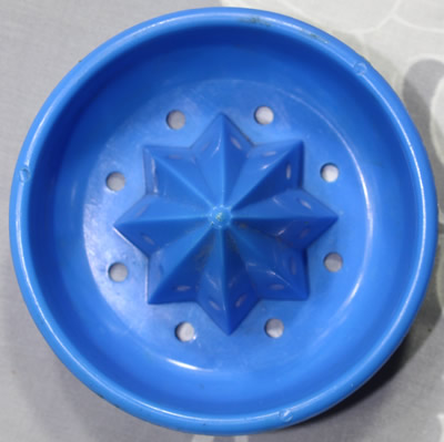 The reamer for a blue plastic Moldex Australia juicer on clear base