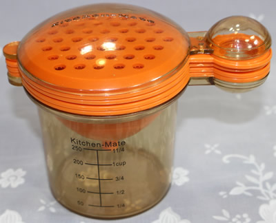Kitchen Mate 5 in 1 orange juicer closed