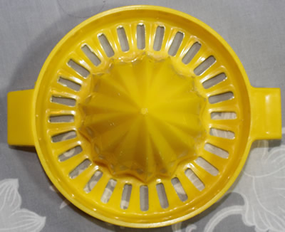The reamer for a Trend yellow and blue plastic juicer