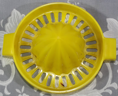 Insert for a 2 piece Trend yellow & grey plastic juicer 