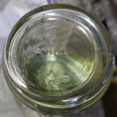 AGM logo - Pastel green plastic juicer on glass jar