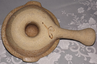 Base Tan pottery juicer with grip