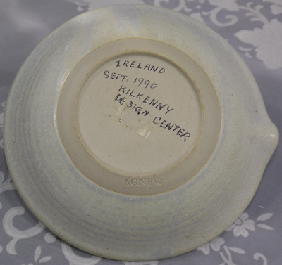 Base Tom Agnew grey-cream hand thrown pottery juicer