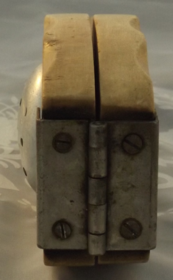 Hinge on Wood squeezer with aluminium inserts