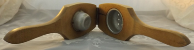 Open wood squeezer with aluminium inserts