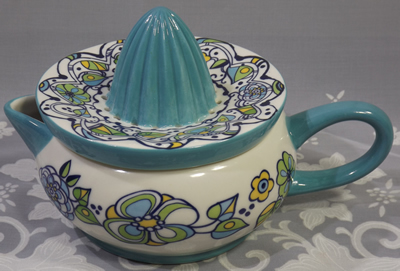 Stylised flowers on aqua and white juicer