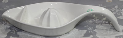 Ambrosia white 'gravy jug' like ceramic juicer