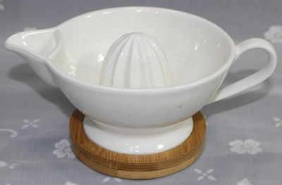 White 'Juicer cup with bamboo base'