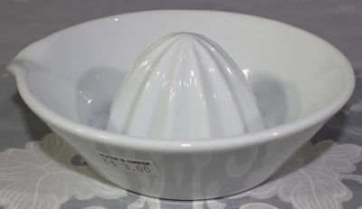 A small 1 piece white bowl shape juicer