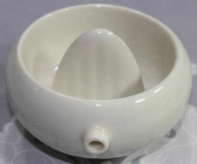 A white Tonfisk flow hole ceramic juicer