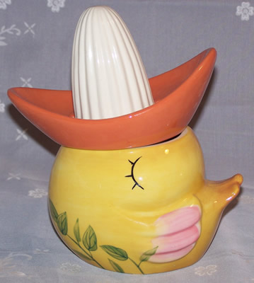 Yellow bird with tan and white reamer