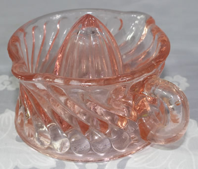 Spiralled pattern pink glass juicer