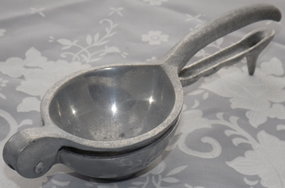 A hinged cast aluminium squeezer