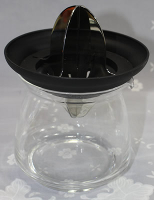 Avanti stainlees steel, plastic and glass juicer
