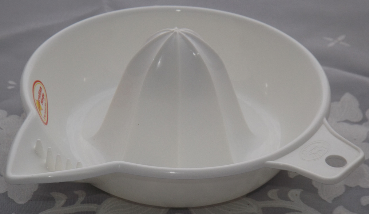 Poly Australia white saucer shape plastic juicer