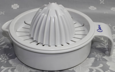 Cuisena 3 piece off white plastic juicer