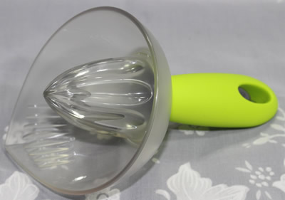 Kilo 2 piece plastic juicer with zester