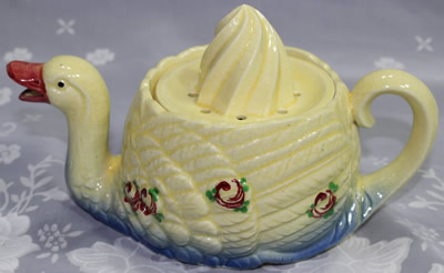 Ceramic blue base swan juicer