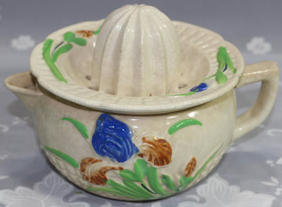 Moriyama Mori-machi blue and tan flowers juicer