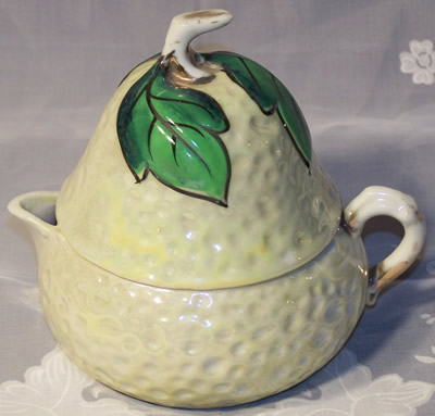 Greenish white pear shape juicer