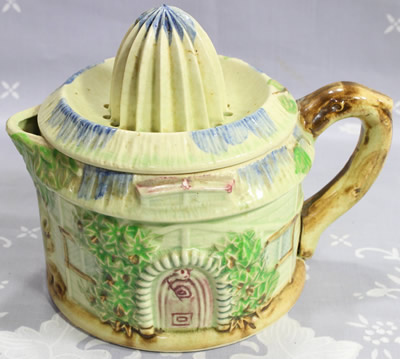 Blue thatch roof cottage juicer set with tumblers