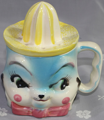 Blue faced cat with pink bow tie juicer