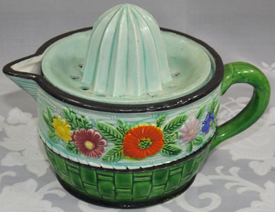 Flowers on a pale green and green 2 piece juicer