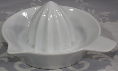 White ceramic saucer juicer with offset tab handle