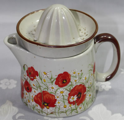 Red and yellow flowers on speckled grey juicer