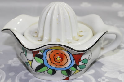 Stylised flower on 2 piece white ceramic juicer