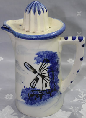 Blue and white with black windmill juicer with 4 tumblers